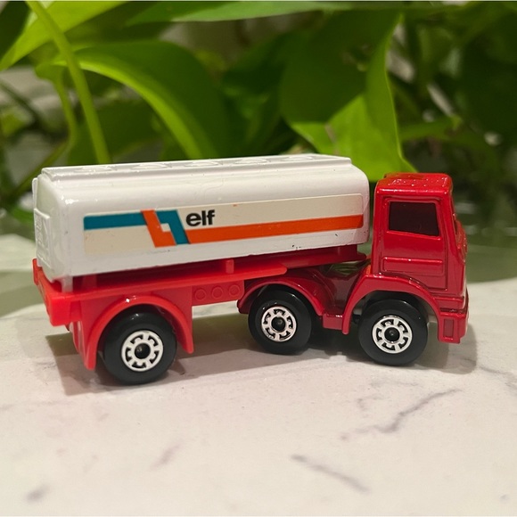 🎈2/$30 - Vtg MATCHBOX Superfast No. 14 “ELF” ARTICULATED TANKER. (c) 1980. - Picture 1 of 3